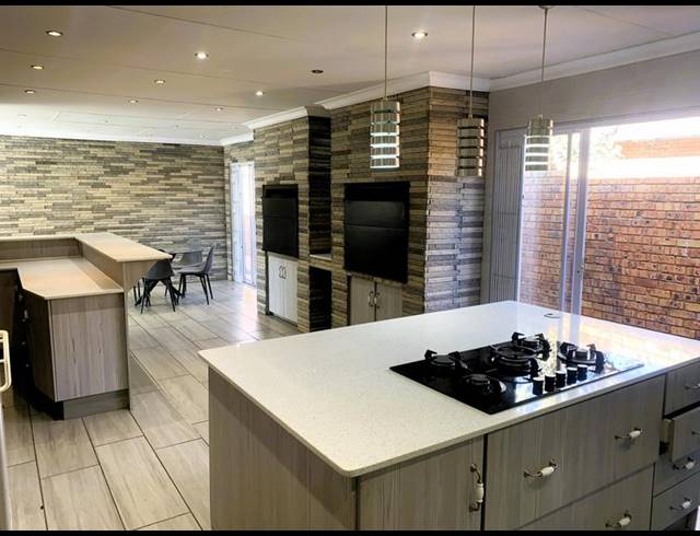 3 BEDROOM HOUSE FOR SALE IN RAVENSWOOD